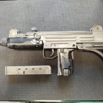 IMI Uzi semi-auto cena - widok z przodu
