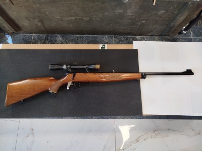 Karabinek Kricko 22 WMR - widok z przodu