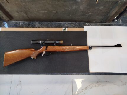 Karabinek Kricko 22 WMR - widok z przodu